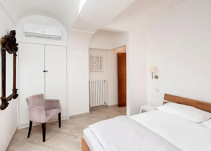 The Sun By Alle Stelle Ανακάπρι